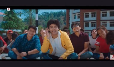 Young boy holds placard on Mumbai streets to promote his debut movie, Jaan Abhi Baaki Hai song- Mera Bharat Mahaan