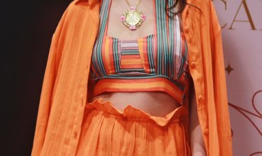 Aneri Vajani Dons A Never Seen Before Avatar in her latest Song ' Shehar Mai Bewafa '