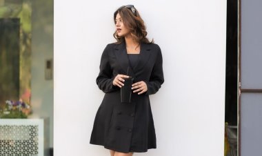 Social Media fame Anjali Arora Sizzles in Hot Black Blazer Dress