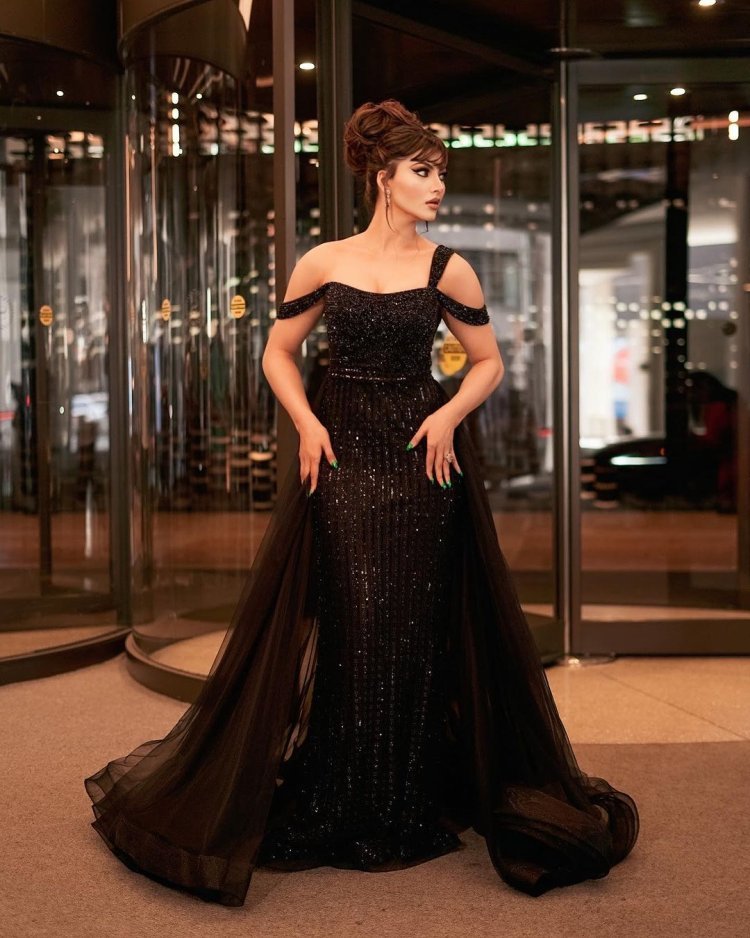 Urvashi Rautela's Bollywood Film 'Dil Hai Grey' To Be Premiered At the Toronto International Film Festival. Actress Heads To Canada For The Premiere