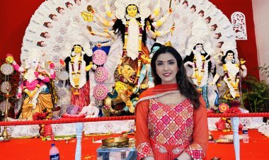 Jyoti Saxena Celebrates Navratri By Offering Kanya Bhojan Along With Maha Havan At Her Humble Abode- Check Picks