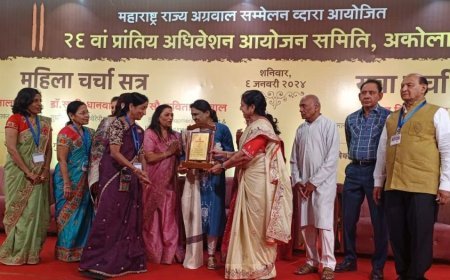 Dr. Surabhi Dhanwala’s Holistic Healing Attracts Attention at Agra Mahakumbh of Agarwal Community 2024