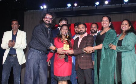 Paritosh aka Aashish Mehrotra made a special appearance as the chief guest at the Miss and Mrs Bhayander 2024 fashion show