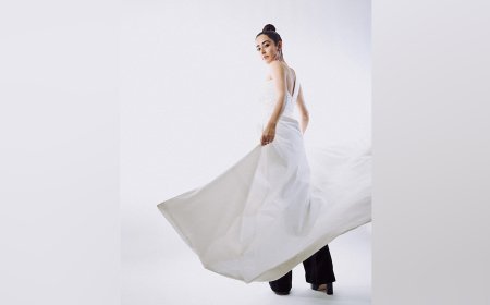 Jonita Gandhi Premieres 'Naal Ve' Visuals, A Highlight from Her EP 'Love Like That'