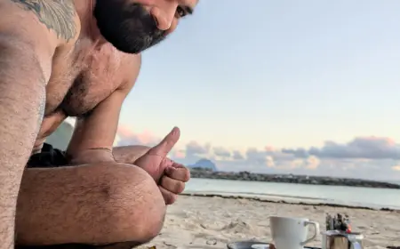 Eijaz Khan loves beaches! 