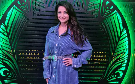 Glam Alert: Adaa Khan's Bling Outfit Steals the Spotlight at Phelia Lounge