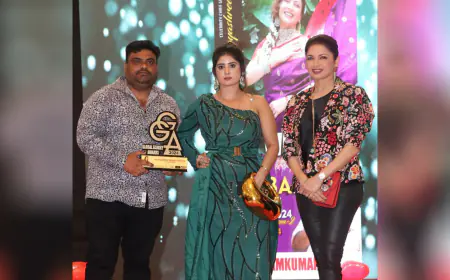 Bollywood Icon Bhagyashree Presents Global Glory Award to Rajinder Kumar for Social Service