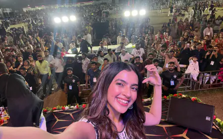 Kashika Kapoor Enjoys Garba at Alankar Navratri Event in Surat Along With The Caste As She Promotes Her Film 'Aayushmati Geeta Matric Pass'